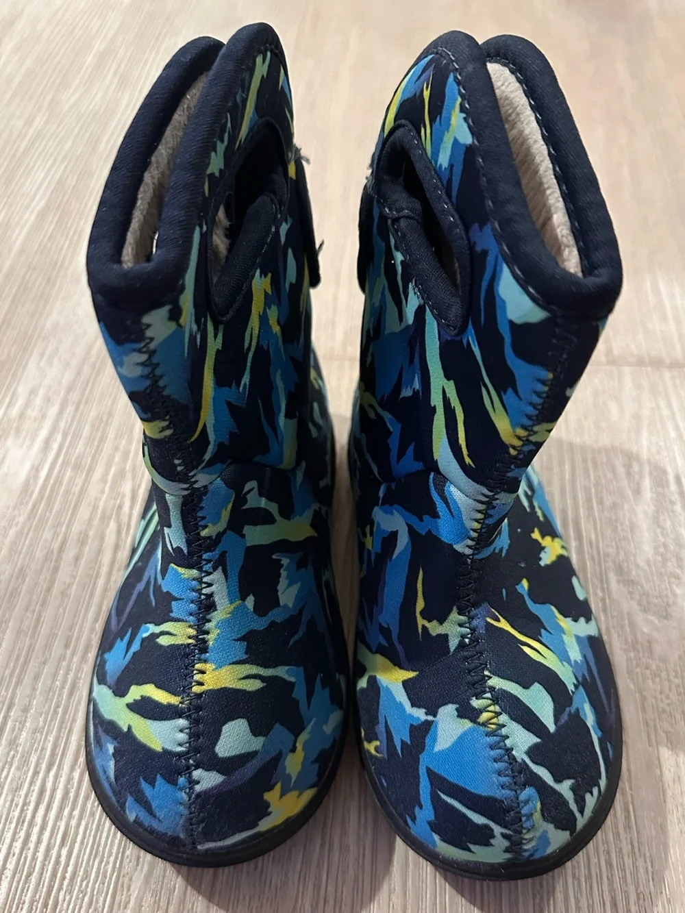 Bogs Kids Camo Pull-On Snow or Rain Boots - Kids Toddler Size 9